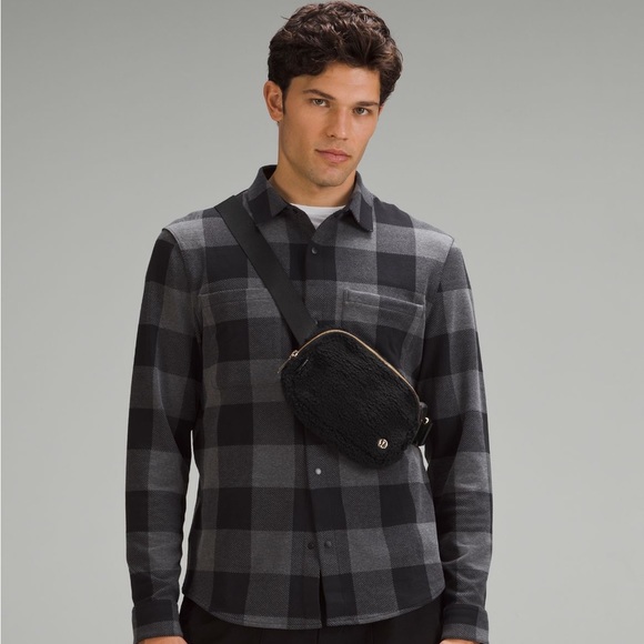 NEW Lululemon Everywhere Fleece Black Belt Bag - Picture 6 of 9